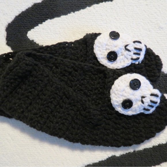 Knit Skull Booties - Picture 2 of 3